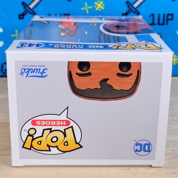 Funko PoP Super Heroes Gingerbread Superman #443 Vinyl Figure + Protector New - Picture 7 of 9